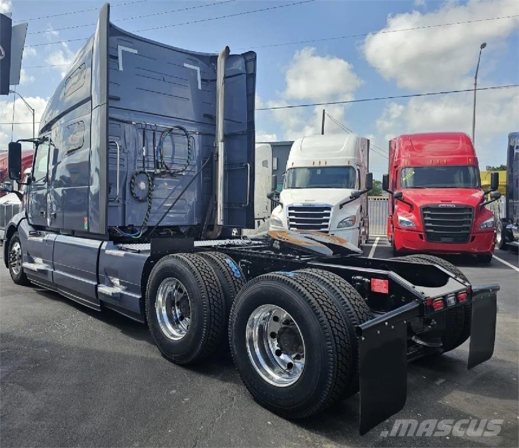 Volvo VNL64T760 Vetopöytäautot
