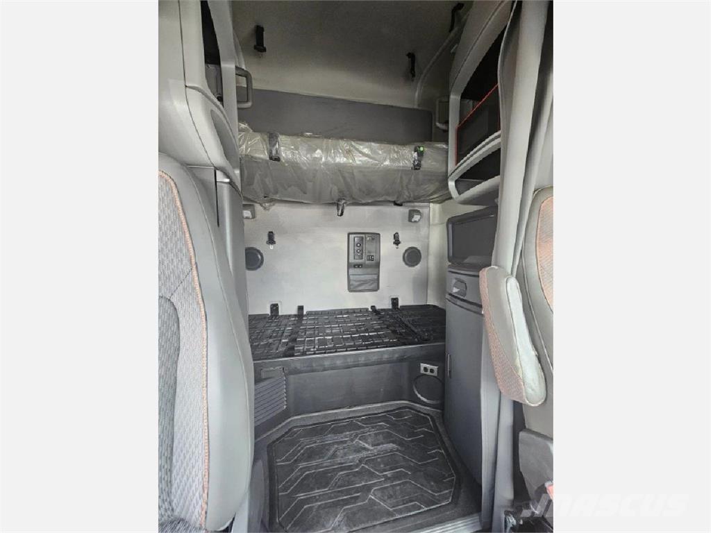 Volvo VNL64T760 Vetopöytäautot