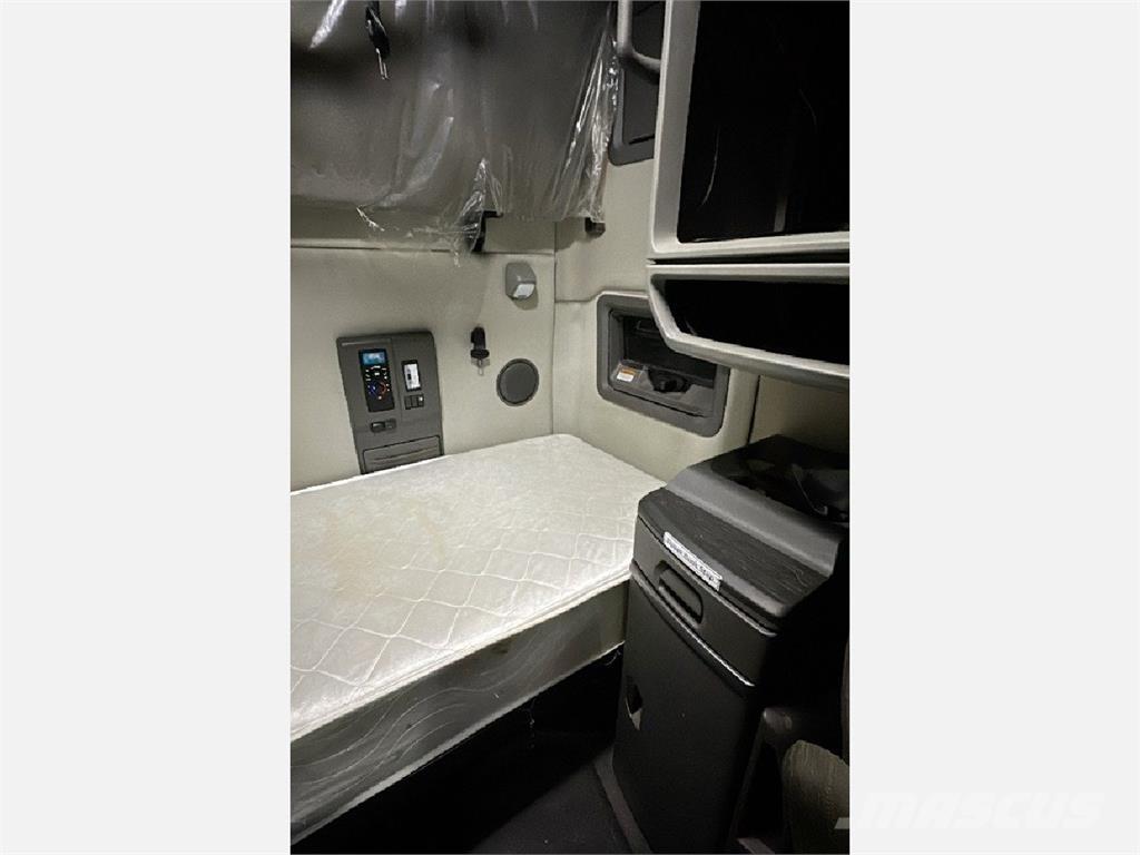 Volvo VNL64T760 Vetopöytäautot