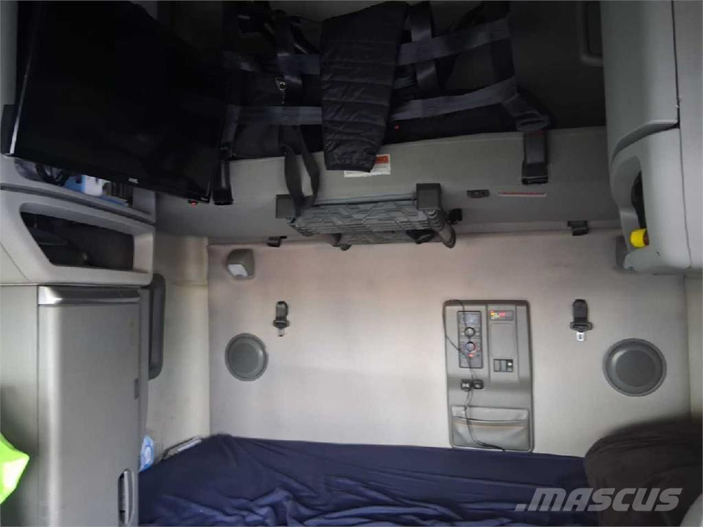 Volvo VNL64T760 Vetopöytäautot