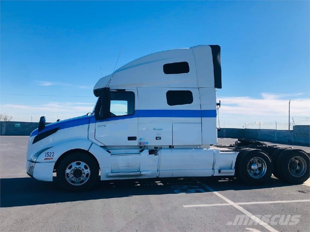 Volvo VNL64T760 Vetopöytäautot