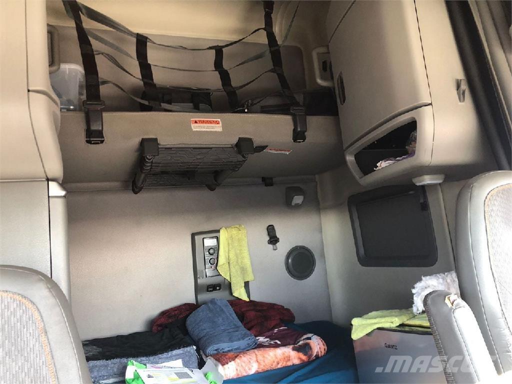 Volvo VNL64T760 Vetopöytäautot