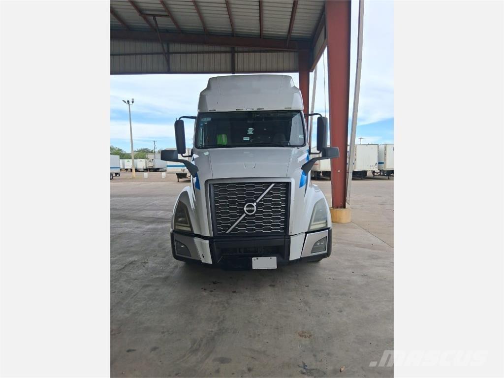 Volvo VNL64T760 Vetopöytäautot