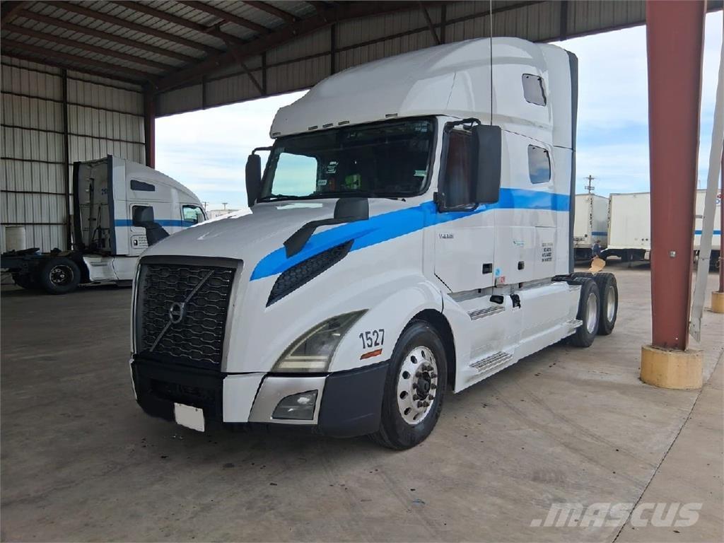 Volvo VNL64T760 Vetopöytäautot