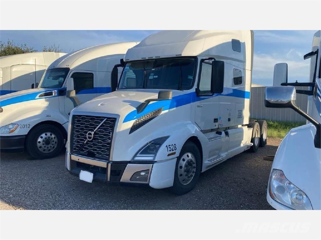 Volvo VNL64T760 Vetopöytäautot