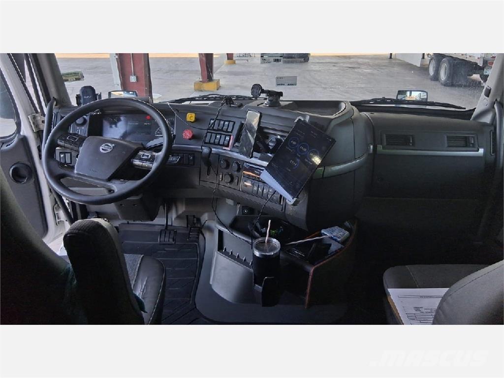 Volvo VNL64T760 Vetopöytäautot