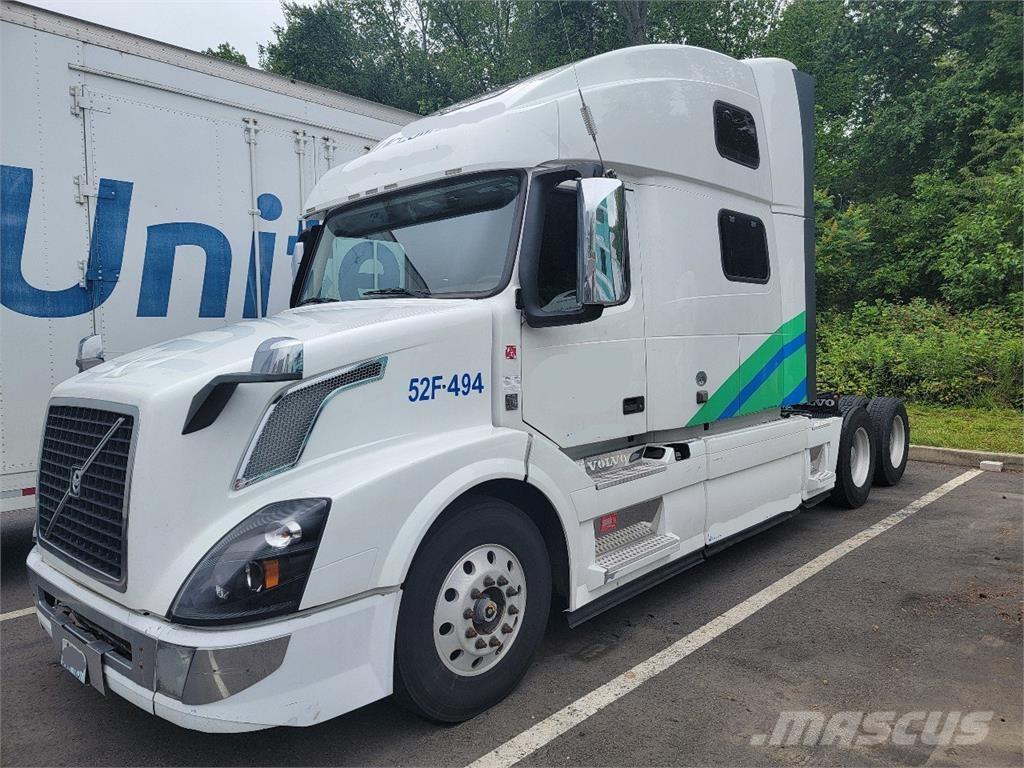 Volvo VNL64T780 Vetopöytäautot