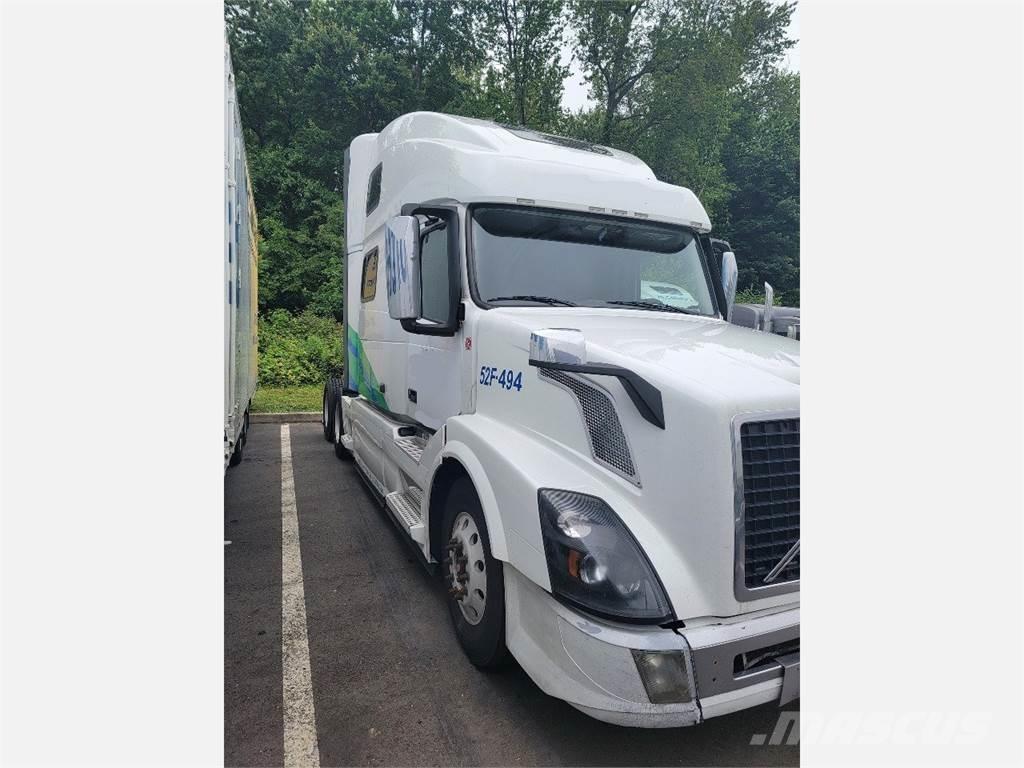 Volvo VNL64T780 Vetopöytäautot