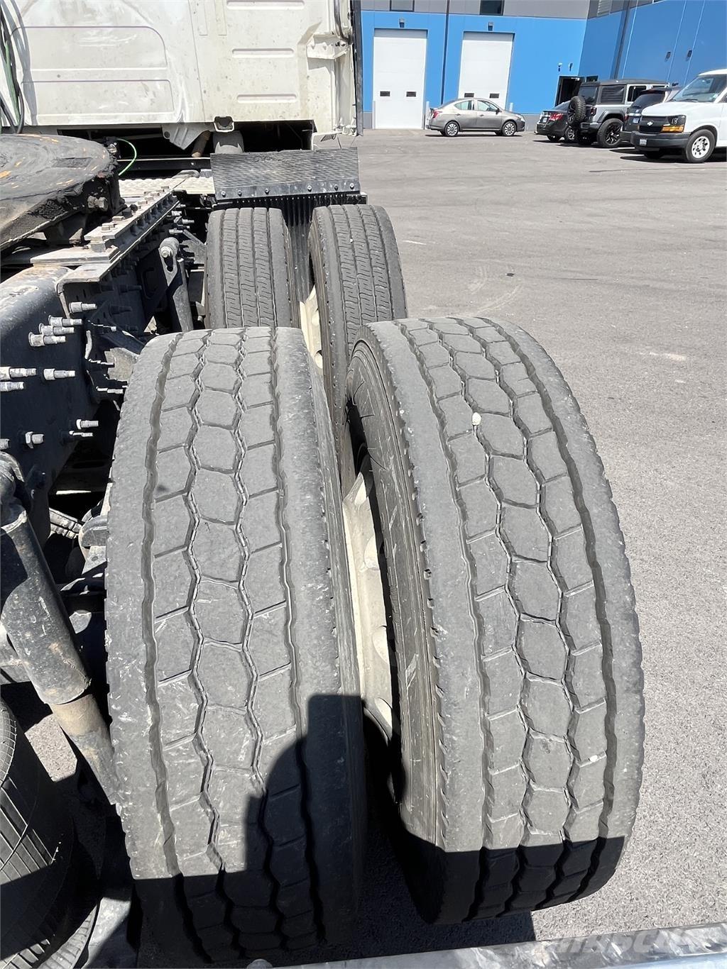 Volvo VNL860 Vetopöytäautot