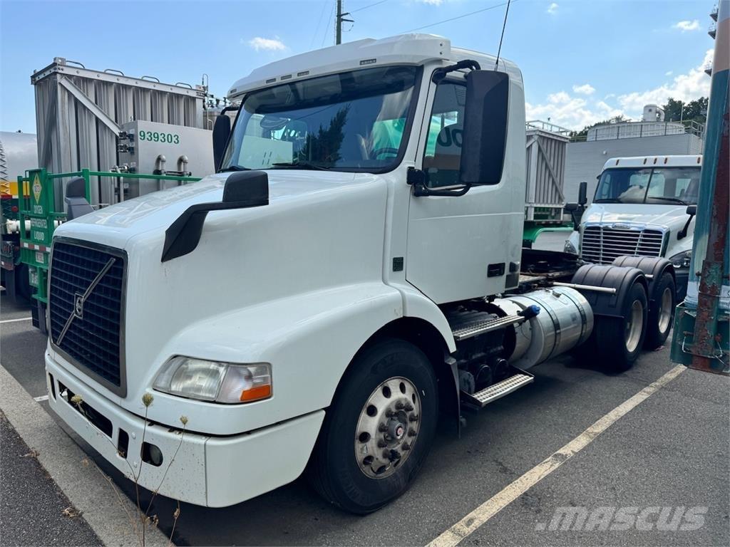 Volvo VNM64T200 Vetopöytäautot