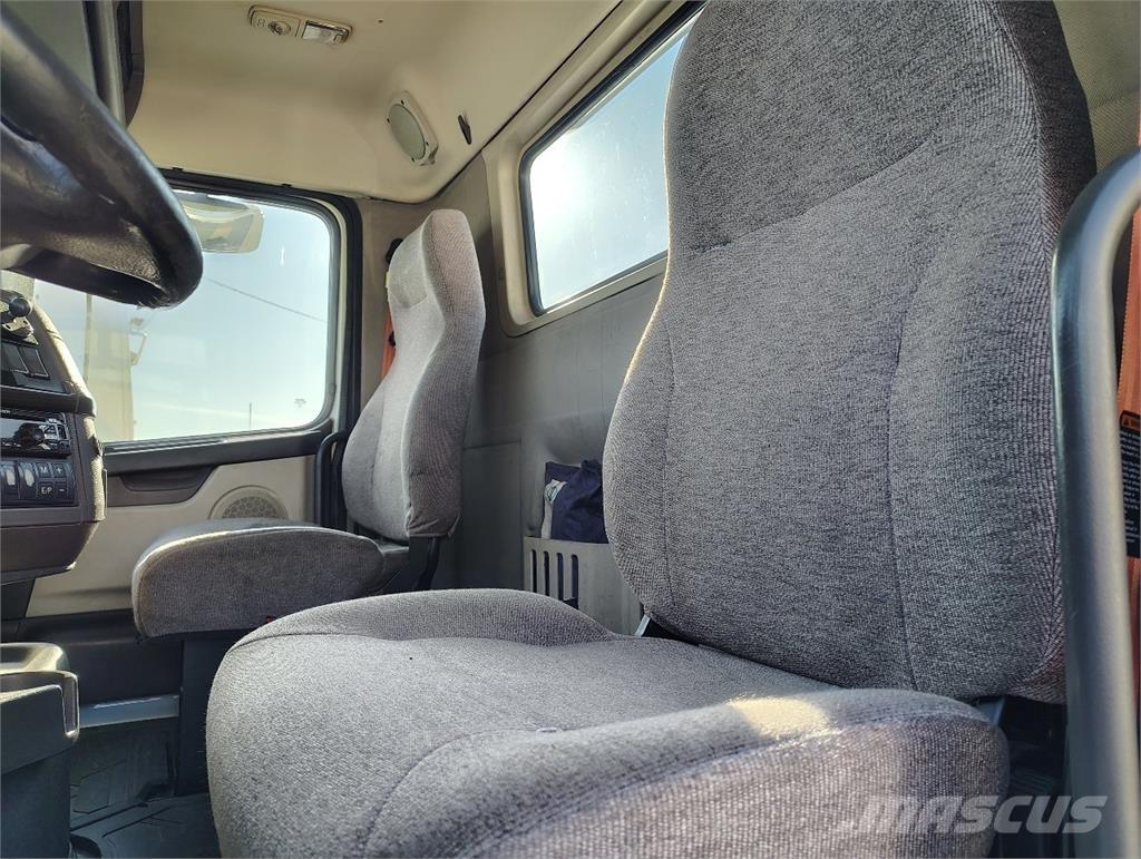 Volvo VNM64T200 Vetopöytäautot