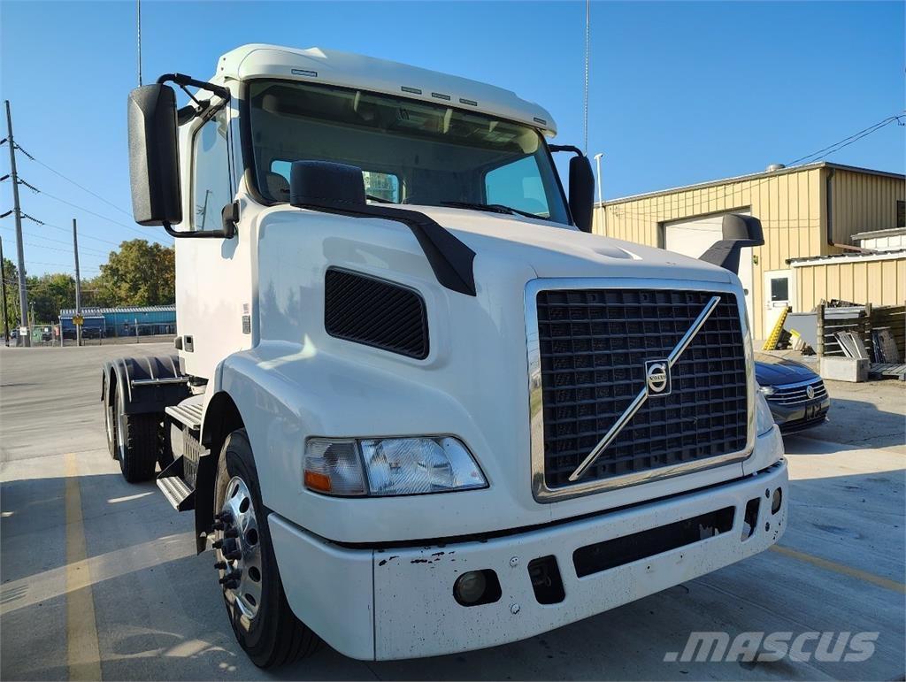 Volvo VNM64T200 Vetopöytäautot
