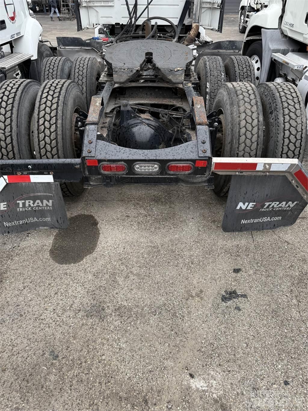 Volvo VNR64T300 Vetopöytäautot
