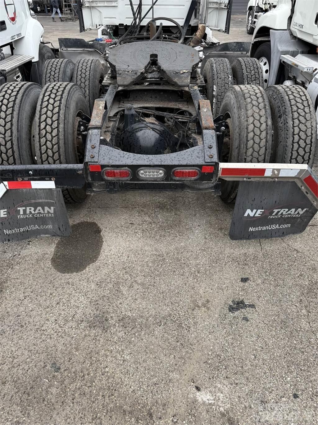 Volvo VNR64T300 Vetopöytäautot