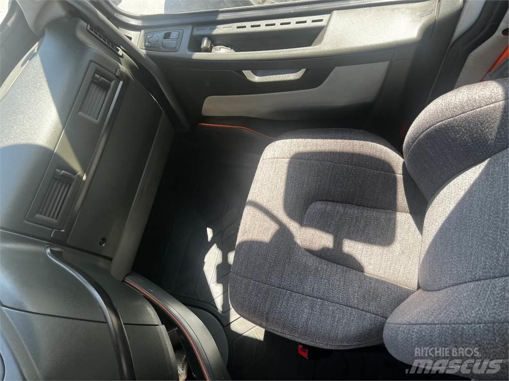 Volvo VNR64T640 Vetopöytäautot