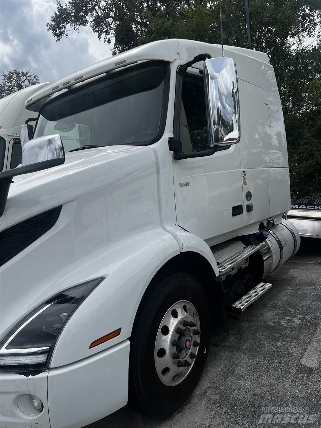 Volvo VNR64T640 Vetopöytäautot