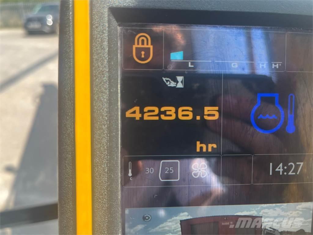 JCB JS130 LC Telakaivukoneet