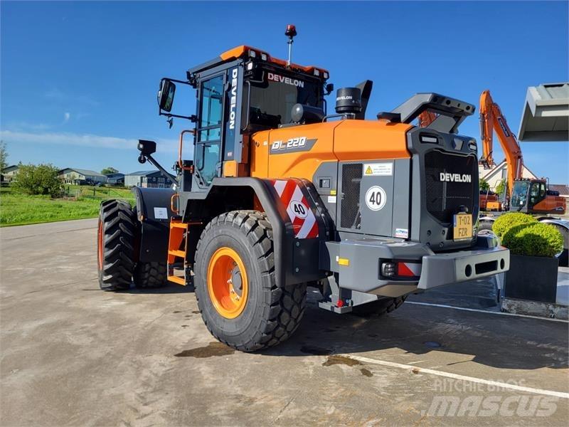 Develon DL220-7 Pyöräkuormaajat