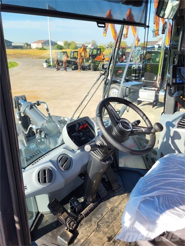 Develon DL220-7 Pyöräkuormaajat