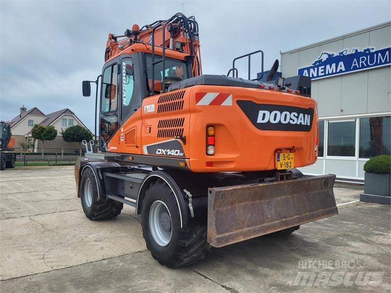 Doosan DX140W-5 Pyöräkaivukoneet