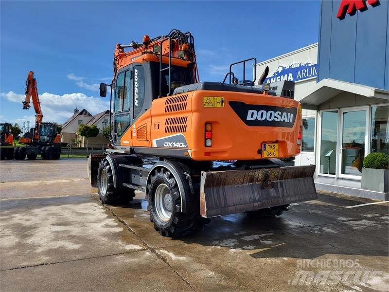 Doosan DX140W-5 Pyöräkaivukoneet