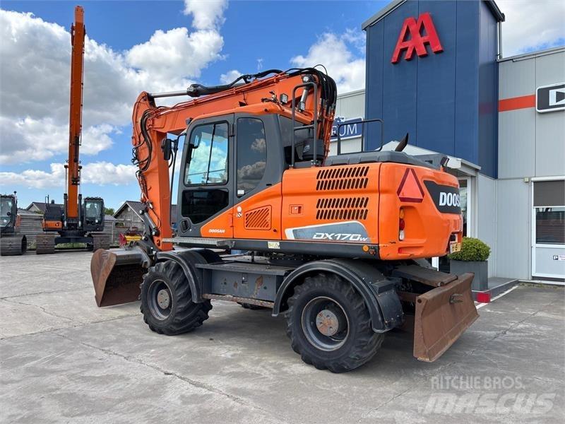 Doosan DX170W-5 Pyöräkaivukoneet