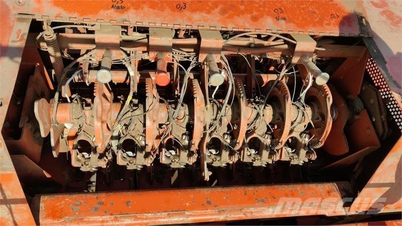 Hesston 4900 Kanttipaalaimet