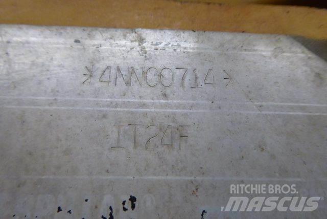 CAT IT24F Pyöräkuormaajat
