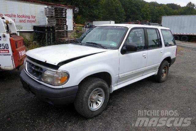 Ford Explorer Lava-autot