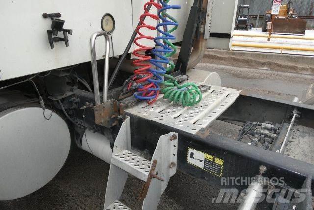 Mack CXU613 Vetopöytäautot