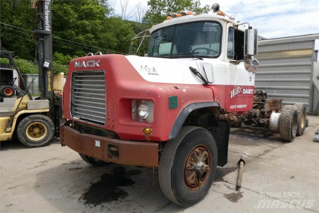 Mack DM688X Kuorma-autoalustat