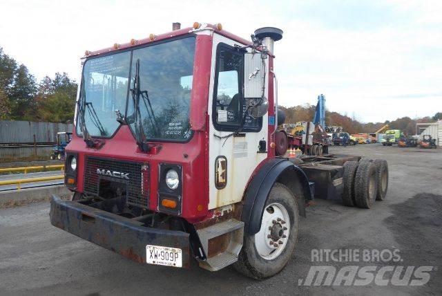 Mack MR688S Kuorma-autoalustat