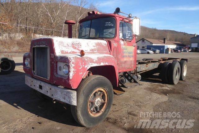 Mack R611 Kuorma-autoalustat
