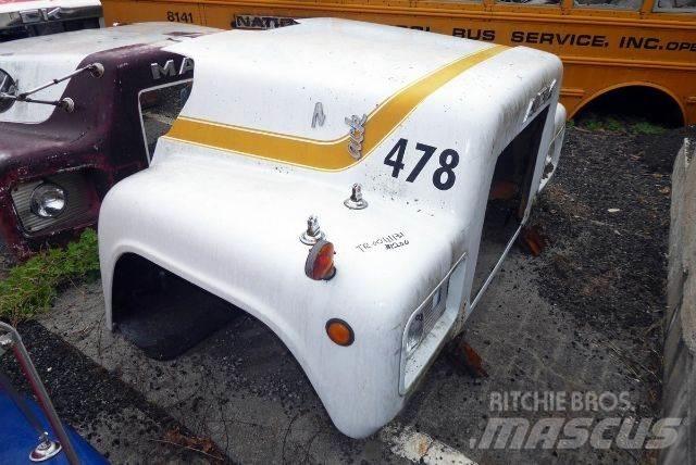 Mack R690T Muut
