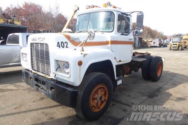 Mack R690T Kuorma-autoalustat