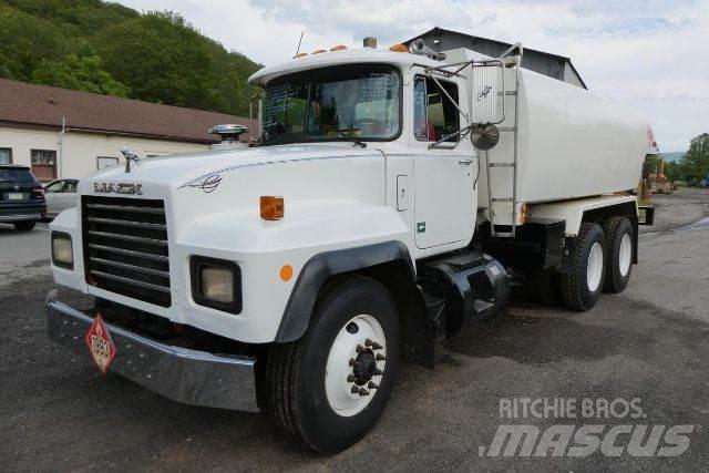 Mack RD688S Säiliöautot