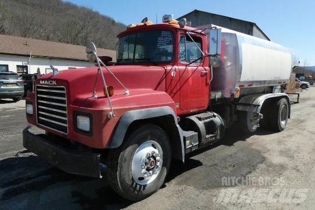 Mack RD690P Säiliöautot