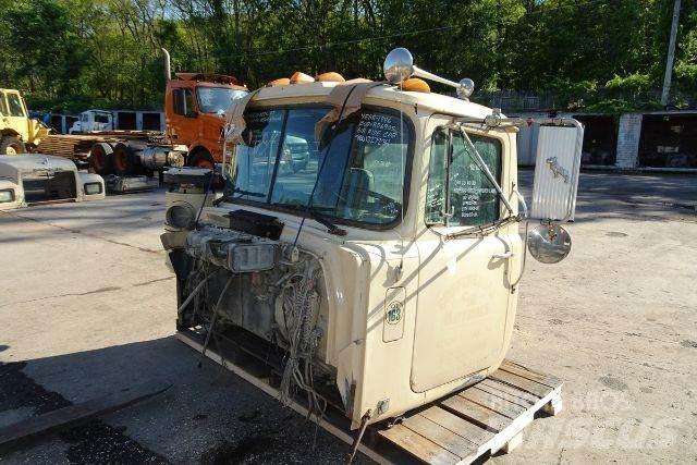 Mack RD690S Ohjaamot ja sisustat