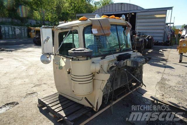 Mack RD690S Ohjaamot ja sisustat