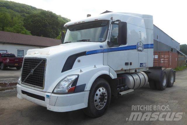 Volvo VNL64T Vetopöytäautot