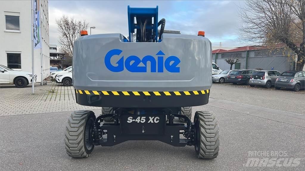 Genie S-45 XC Kuukulkijat