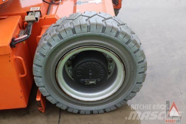 JLG E300AJP Kuukulkijat