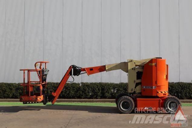 JLG E300AJP Kuukulkijat