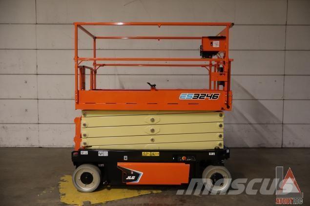 JLG ES3246 Kuukulkijat