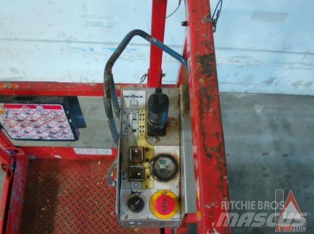 SkyJack SJ3219 Kuukulkijat
