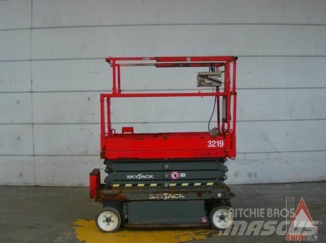 SkyJack SJ3219 Kuukulkijat