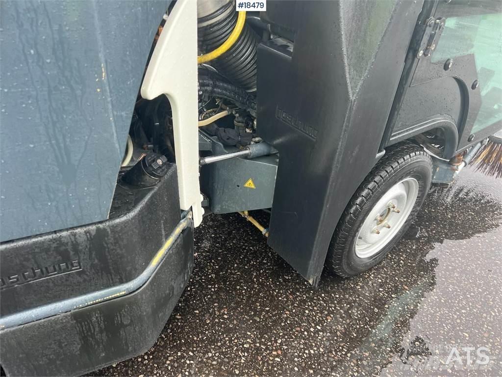 Boschung S2 sweeper Lakaisuautot