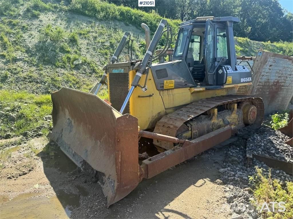 Komatsu D65EX Dozer Telaketjupuskutraktorit