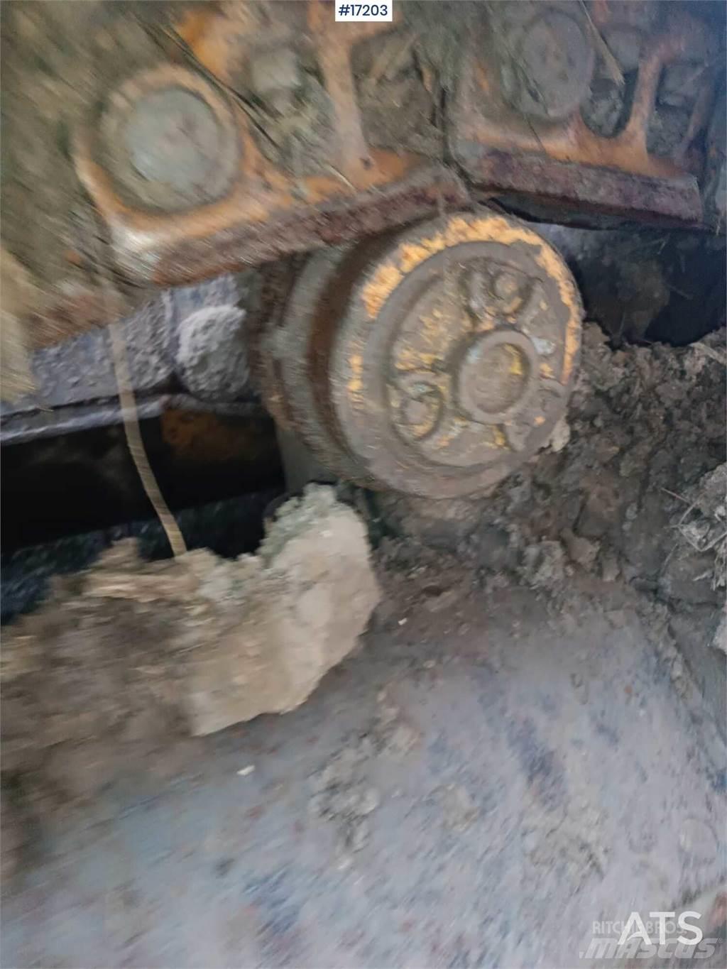 Hanomag D700 C Telaketjupuskutraktorit