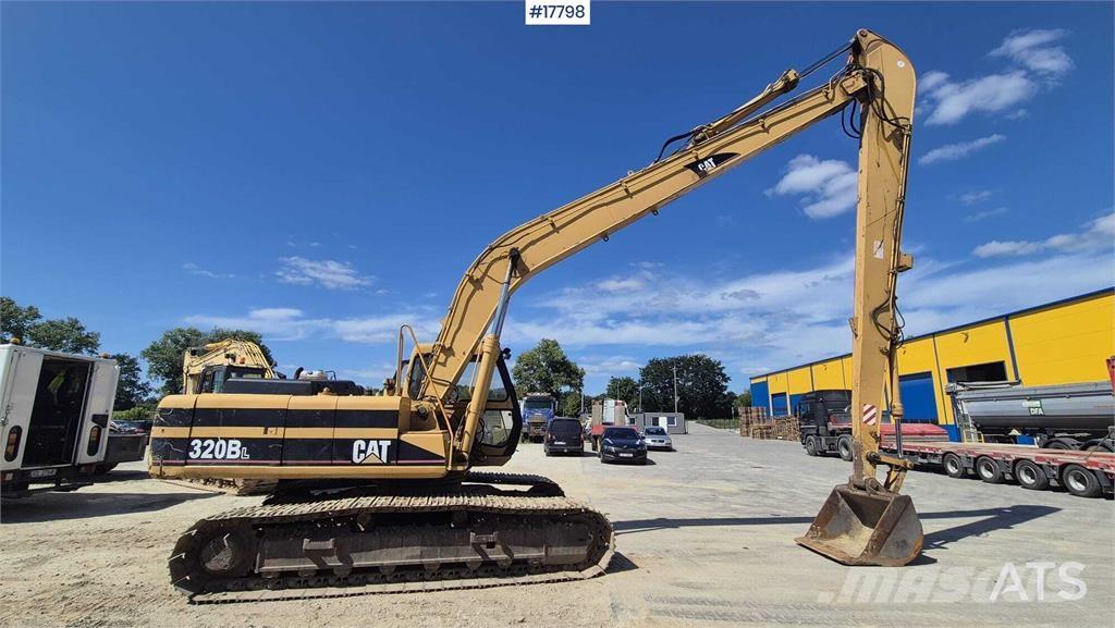 JCB JS 220 LONG Telakaivukoneet
